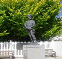 Alexander Cameron Statue - New Castle Holiday