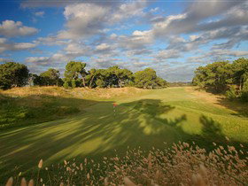 Royal Adelaide Golf Club - New Castle Holiday 0