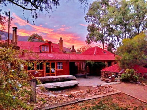 Bluey Blundstones Heritage Accommodation - New Castle Holiday 1