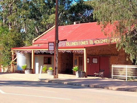 Bluey Blundstones Heritage Accommodation - New Castle Holiday 2