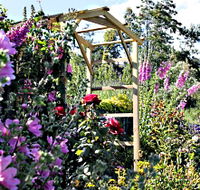Thelma Retreat Garden and Teahouse - New Castle Holiday