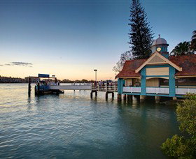 Oxford Street Bulimba - New Castle Holiday 0