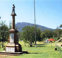 Maroon State School War Memorial - New Castle Holiday