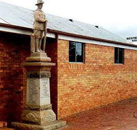 Westbrook War Memorial - New Castle Holiday