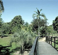 Ingham Memorial Gardens - New Castle Holiday