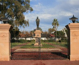 Dalby War Memorial And Gates - New Castle Holiday 0