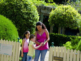 Redlands IndigiScapes Centre - New Castle Holiday 0