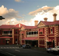 Historic Walk Through Mort Estate - New Castle Holiday