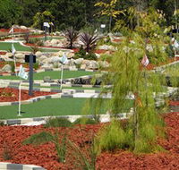 18 Hole Mini Golf - Club Husky - New Castle Holiday