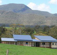Australian Pottery at Bemboka - New Castle Holiday