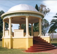 Kingaroy Soldiers Memorial Rotunda - New Castle Holiday