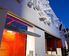 The Country Trader - New Castle Holiday 1