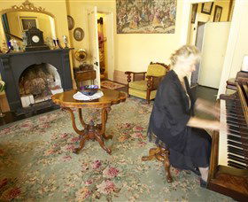Jerilderie Historic Residence - Historic Home And Gardens - New Castle Holiday 3
