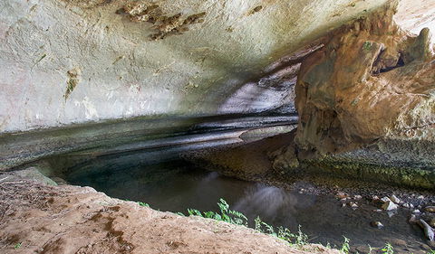 Verandah Cave - New Castle Holiday 3