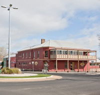 Kellys Rugby Hotel and Bottle Shop - New Castle Holiday
