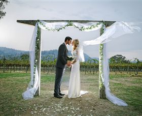 Amulet Vineyard And Beechworth Cider - New Castle Holiday 1