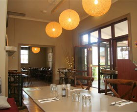 Gerry's @ The Commercial Hotel - New Castle Holiday 3