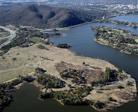 Lindsay Pryor National Arboretum - New Castle Holiday 0