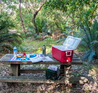 Little Llangothlin picnic area - New Castle Holiday