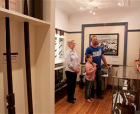 Rocky Hill War Memorial And Museum - New Castle Holiday 2