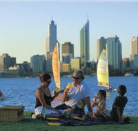 Swan River Foreshore - New Castle Holiday