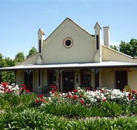 Quondong Cottage - New Castle Holiday