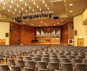 Wollongong Town Hall - New Castle Holiday 0