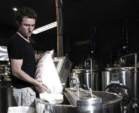 4 Pines Brewing Company - New Castle Holiday 4