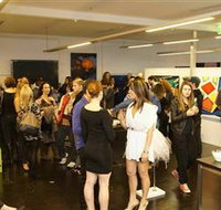 Bondi Art Lounge - New Castle Holiday