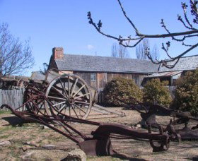 The Early Settlers Hut - New Castle Holiday 0