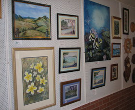 Clock Tower Gallery - New Castle Holiday 1