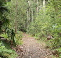 Lake walking track - New Castle Holiday