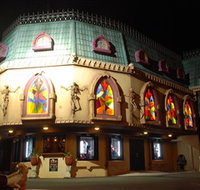 Draculas Cabaret Restaurant - New Castle Holiday