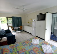 Tropical Palms Inn - New Castle Holiday