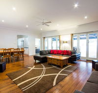 The Retreat Port Stephens - New Castle Holiday