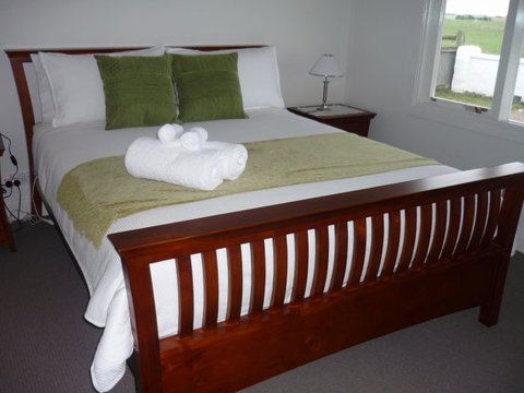 Calgary Accommodation & Killara Accommodation - New Castle Holiday 0
