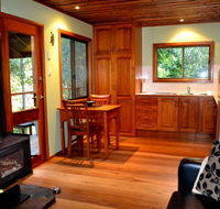 Waterfall Hideout-Rainforest Cabin for Couples - New Castle Holiday