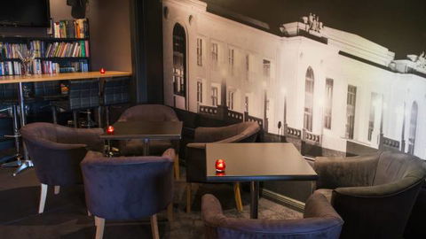 Polit Bar - New Castle Holiday 0