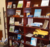 Meri Collectables - New Castle Holiday