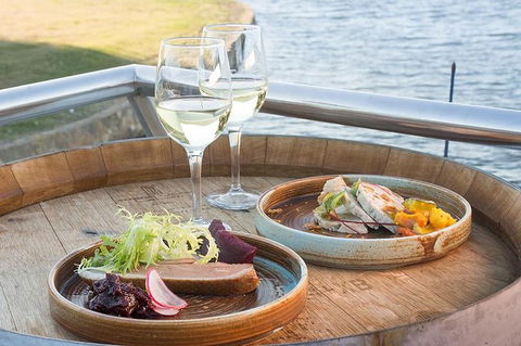 Sunday Lunch Cruise - New Castle Holiday 0