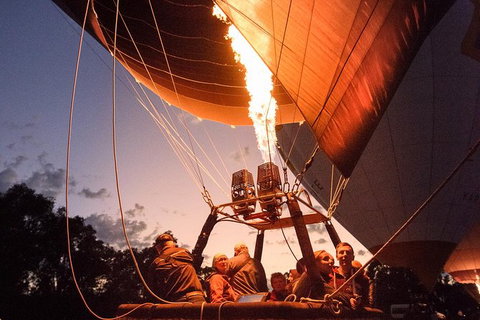 Melbourne Sunrise Balloon Flight & Champagne Breakfast - New Castle Holiday 3