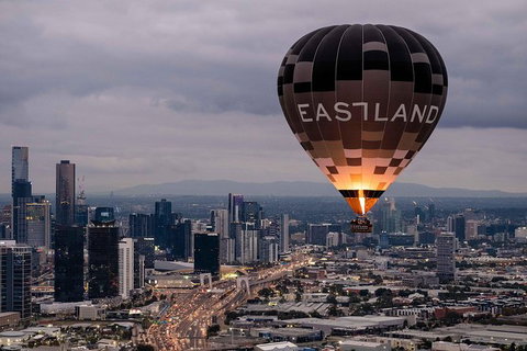 Melbourne Sunrise Balloon Flight & Champagne Breakfast - New Castle Holiday 4