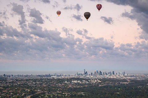 Melbourne Sunrise Balloon Flight & Champagne Breakfast - New Castle Holiday 5