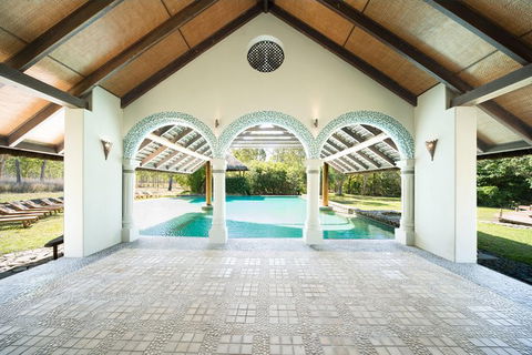 1-Night Whitsundays Tour By Catamaran With Paradise Cove Resort From Airlie Beach - New Castle Holiday 1