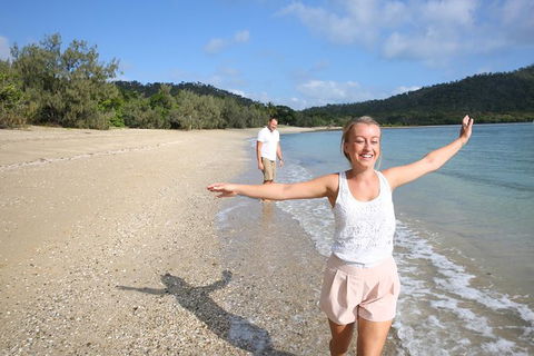 1-Night Whitsundays Tour By Catamaran With Paradise Cove Resort From Airlie Beach - New Castle Holiday 0