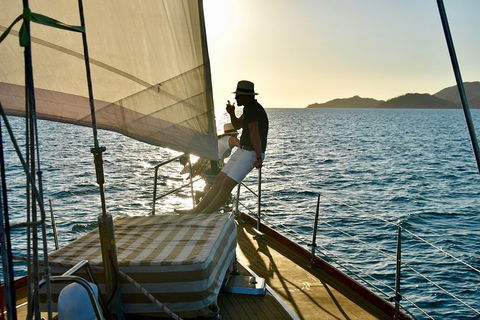 Magnetic Island Twilight Sailing Cruise - New Castle Holiday 0