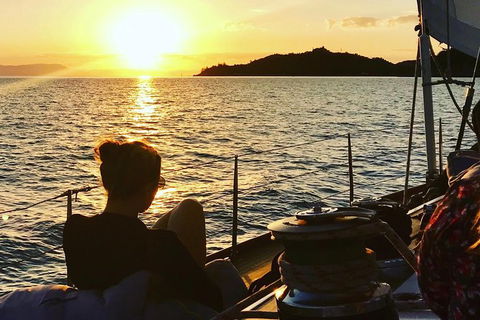 Magnetic Island Twilight Sailing Cruise - New Castle Holiday 1