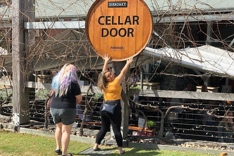 Sirromet Winery All Inclusive Lunch @ Lurleens, Tour, Tastings And Transfers - New Castle Holiday 5