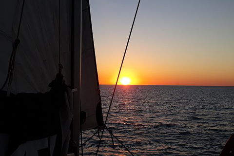 Sunset 3-Hour Cruise From Darwin Includes Dinner And Sparkling Wine - New Castle Holiday 5