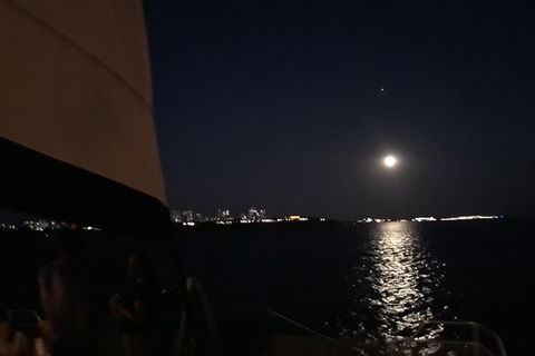 Sunset 3-Hour Cruise From Darwin Includes Dinner And Sparkling Wine - New Castle Holiday 4